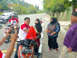 Jumat Penuh Makna, FSPKSI Pekanbaru Bagikan Makanan kepada Warga yang Membutuhkan