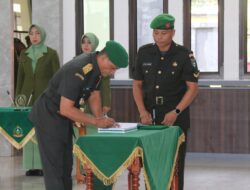 Tradisi Penerimaan Warga Baru Kodam XIX/Tuanku Tambusai dan Sertijab Danrem 031/Wira Bima Berlangsung Khidmat