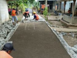 Pemasangan Paving Blok RW.05 : Di Desa Tipar Raya oleh CV. Blok Kaung Berkah