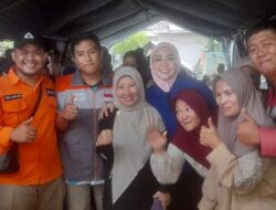 Ibu Wakil Gubernur Sumatera Barat Marandang Bersama Relawan Rumah Zakat di Pengungsian Malalo