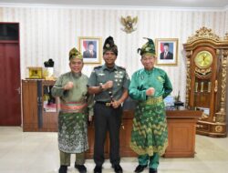Ketum Majelis Kerapatan Adat LAMR Datuk Seri H. R. Marjohan Yusuf Sambut Hangat Kunjungan Danrem 031/WB Brigjen TNI Dr. Agustatius Sitepu, S.Sos.,M.Si.,M.Han