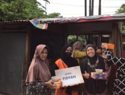 *RUMAH ZAKAT SALURKAN 100 PAKET FIDYAH UNTUK WARGA DI SIALANGMUNGGU, PEKANBARU*