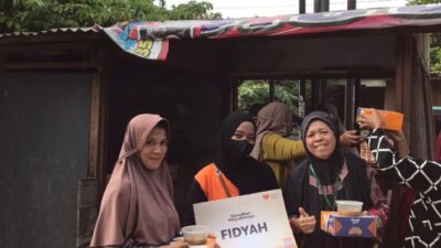*RUMAH ZAKAT SALURKAN 100 PAKET FIDYAH UNTUK WARGA DI SIALANGMUNGGU, PEKANBARU*