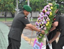 Danrem 031/WB Brigjen TNI Dr. Agustatius Sitepu, S.Sos.,M.Si.,M.Han Ziarah ke Makam Tokoh pembangunan Riau dan Tokoh Pengibar Bendera Pertama