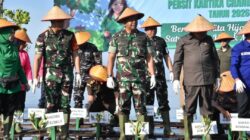 Peringatan HUT Persit KCK ke-80, Danrem 031/WB Dampingi Pangdam XIX/ TT Laksanakan Penanaman Mangrove di Bengkalis
