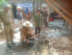 Peletakan Batu Pertama : Program Rehabilitasi Rumah Tidak Layak Huni Dihadiri Sekretaris Camat