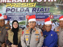 EKSPEDISI MERAH PUTIH PRESISI POLDA RIAU TANAM 810 MANGROVE DAN SALURKAN BERBAGAI BANTUAN UNTUK MASYARAKAT PESISIR SINABOI